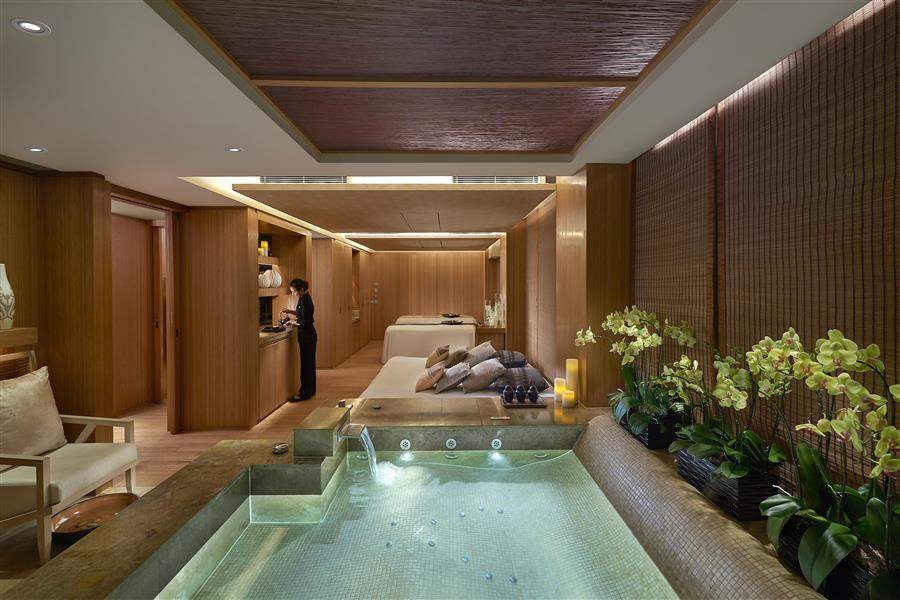 Luxury Spa Suite