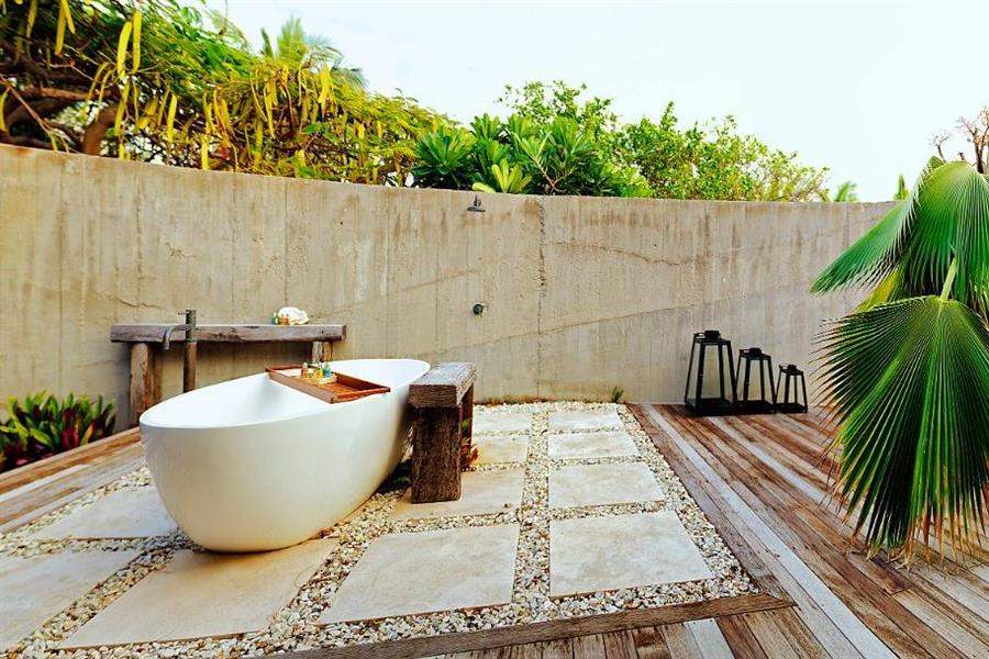 Vomo Island Resort Fiji Outdoor Bathroom