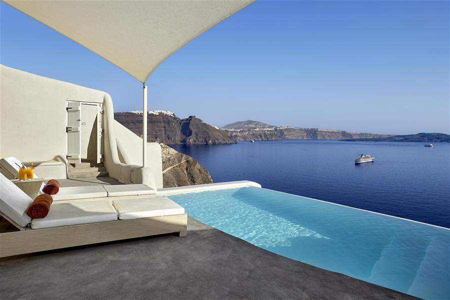 Secrecy villa pool