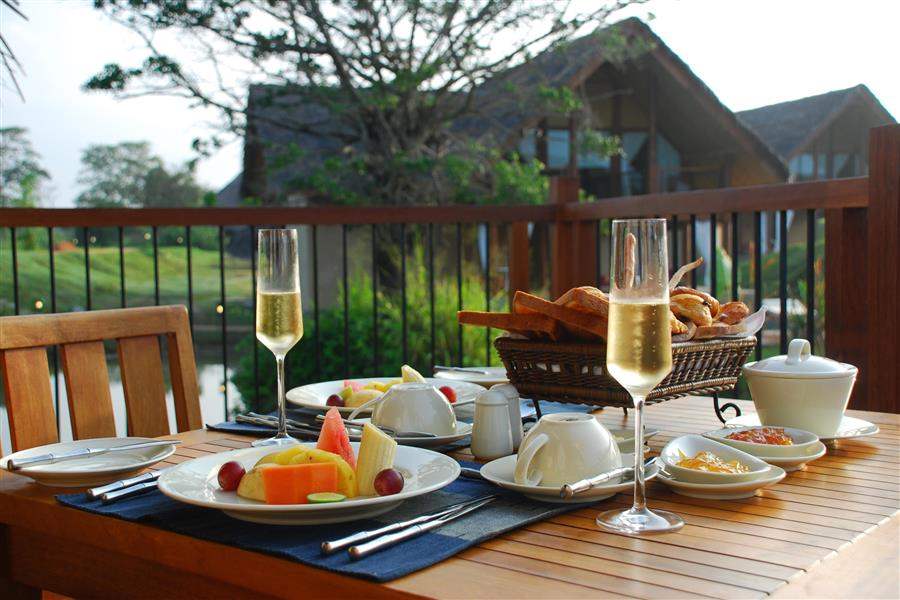 Jetwing Vil Uyana Champagne Breakfast