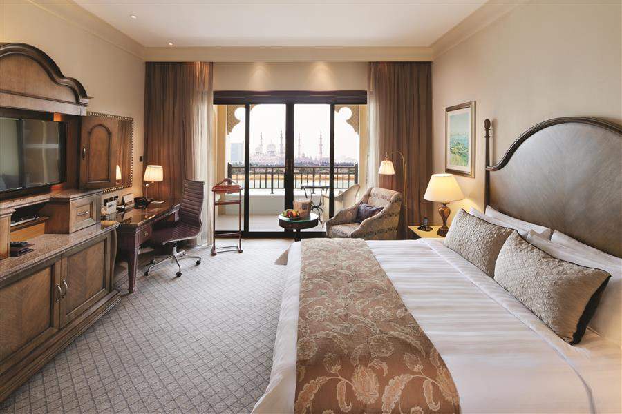 Shangri La Hotel Qaryat Abu Dhabi Roomwith Balcony