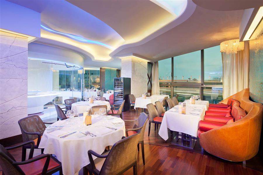 Jumeirah Creekside Hotel Dining Area