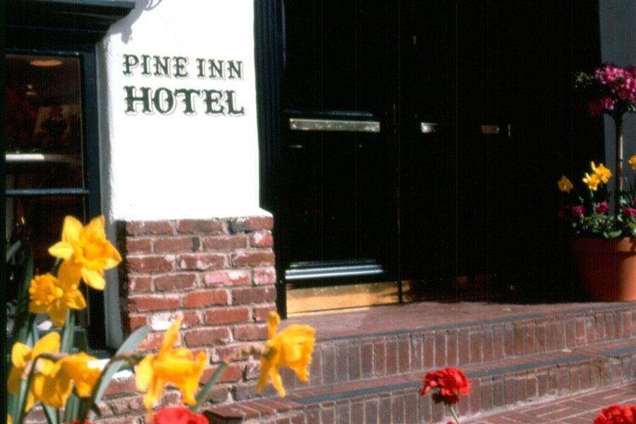 Pine Inn Hotel Signage