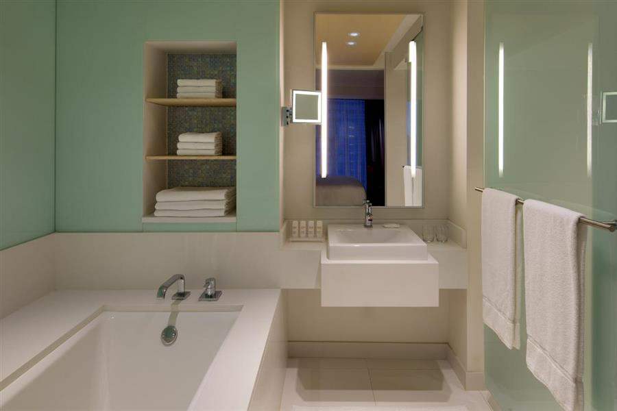 Radisson Blu Aqua Hotel Naturally Cool Bathroom