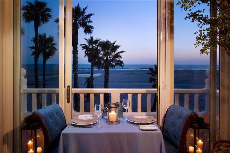 Shuttersonthe Beach Romantic Dinner